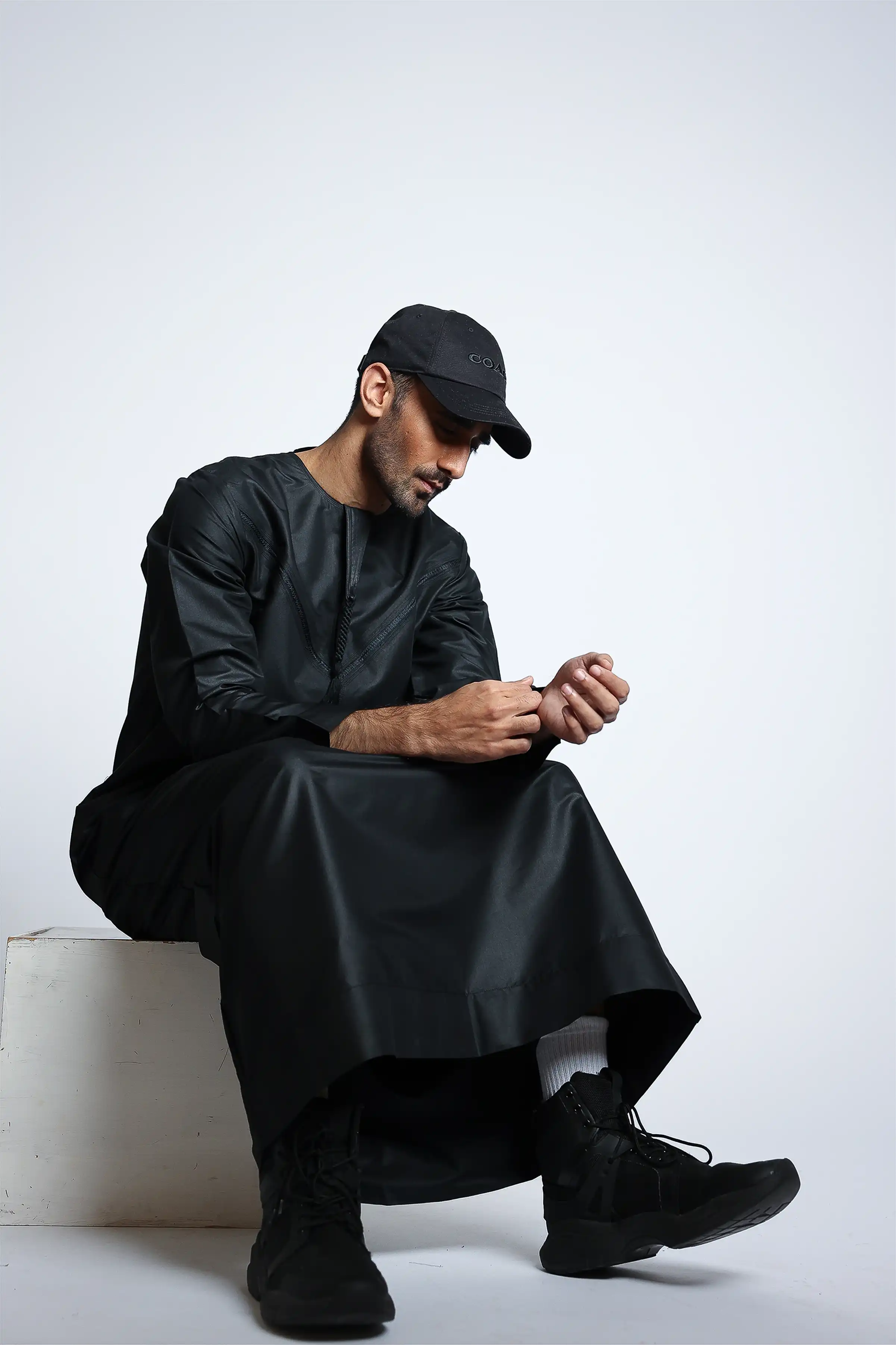 J148 Black Emirati Thobe - Image 6