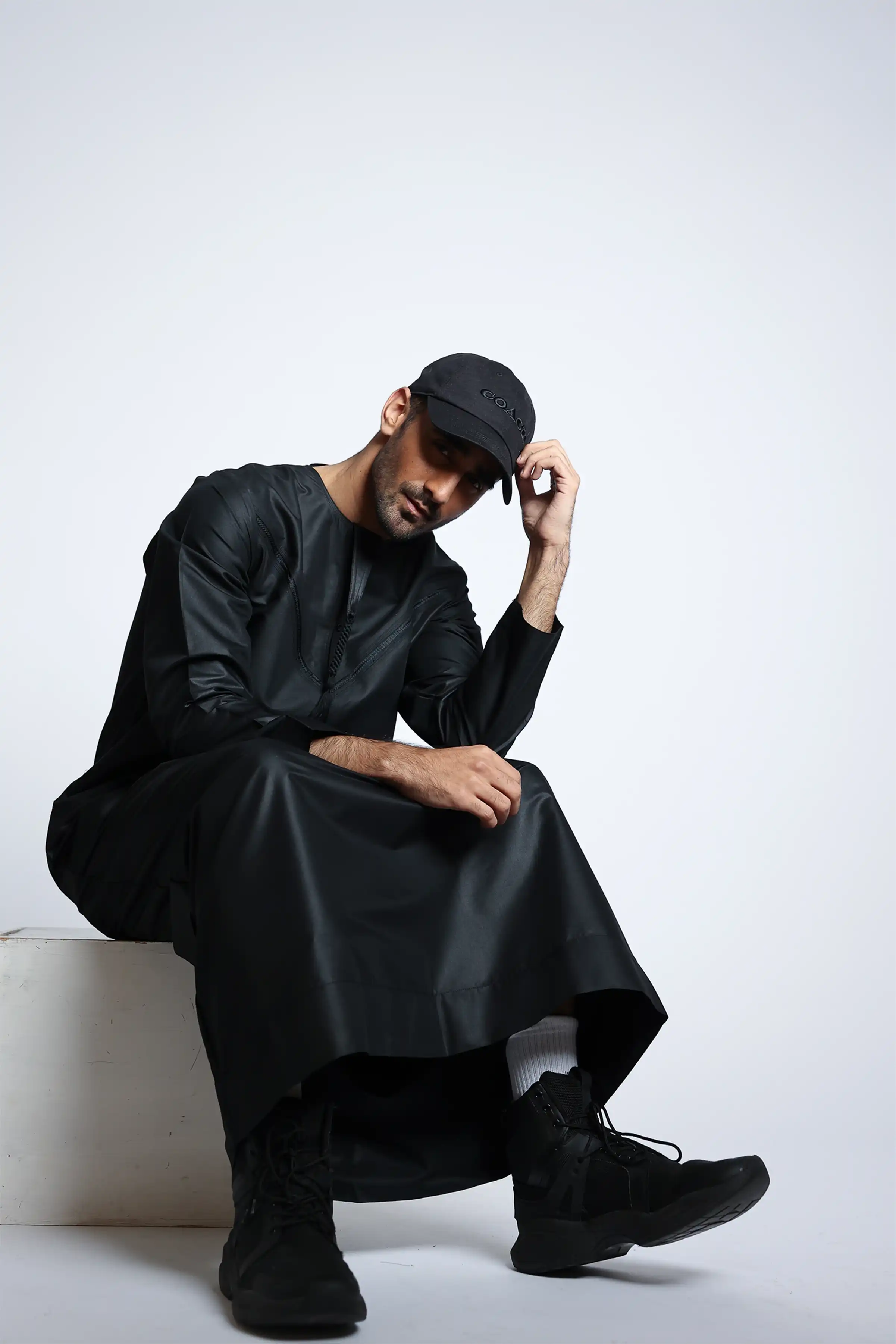 J148 Black Emirati Thobe - Image 7