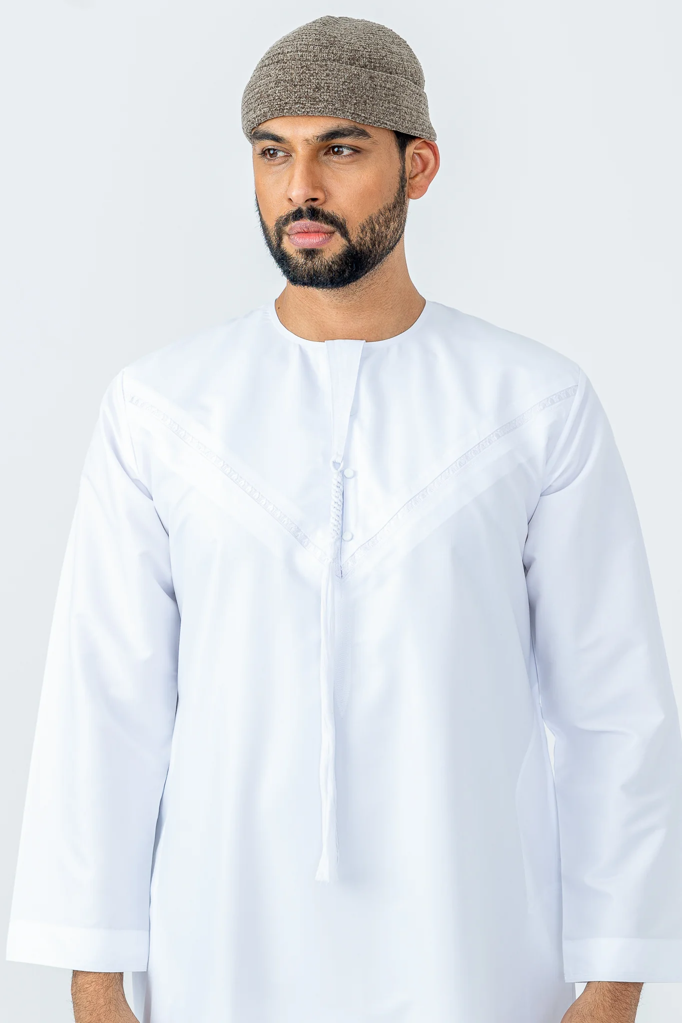 J148 White Emirati Thobe - Image 3