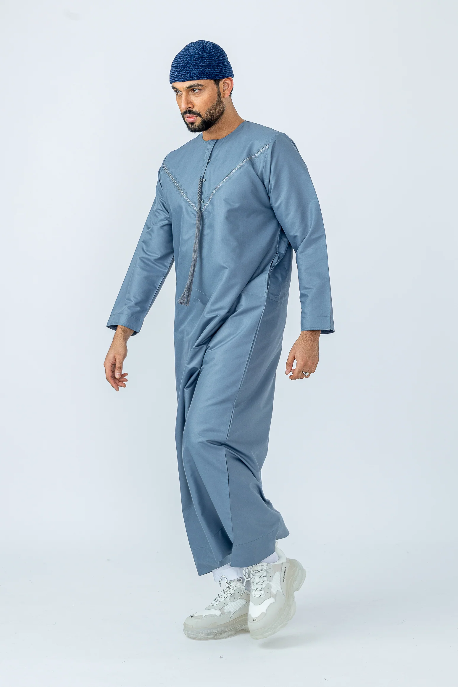 Pastel Grey Emirati Thobe - Image 3